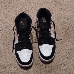 Nike Black and White Athletic Shoes